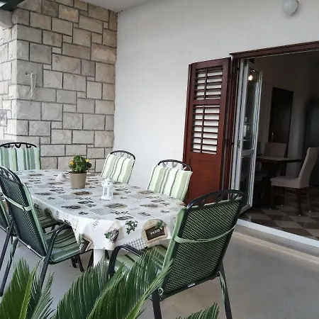 Jelka Apartment Postira
