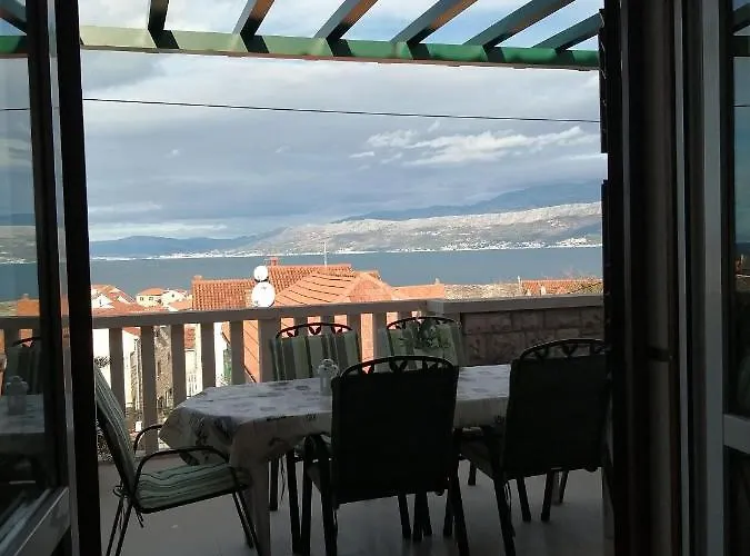 Jelka بوستيرا